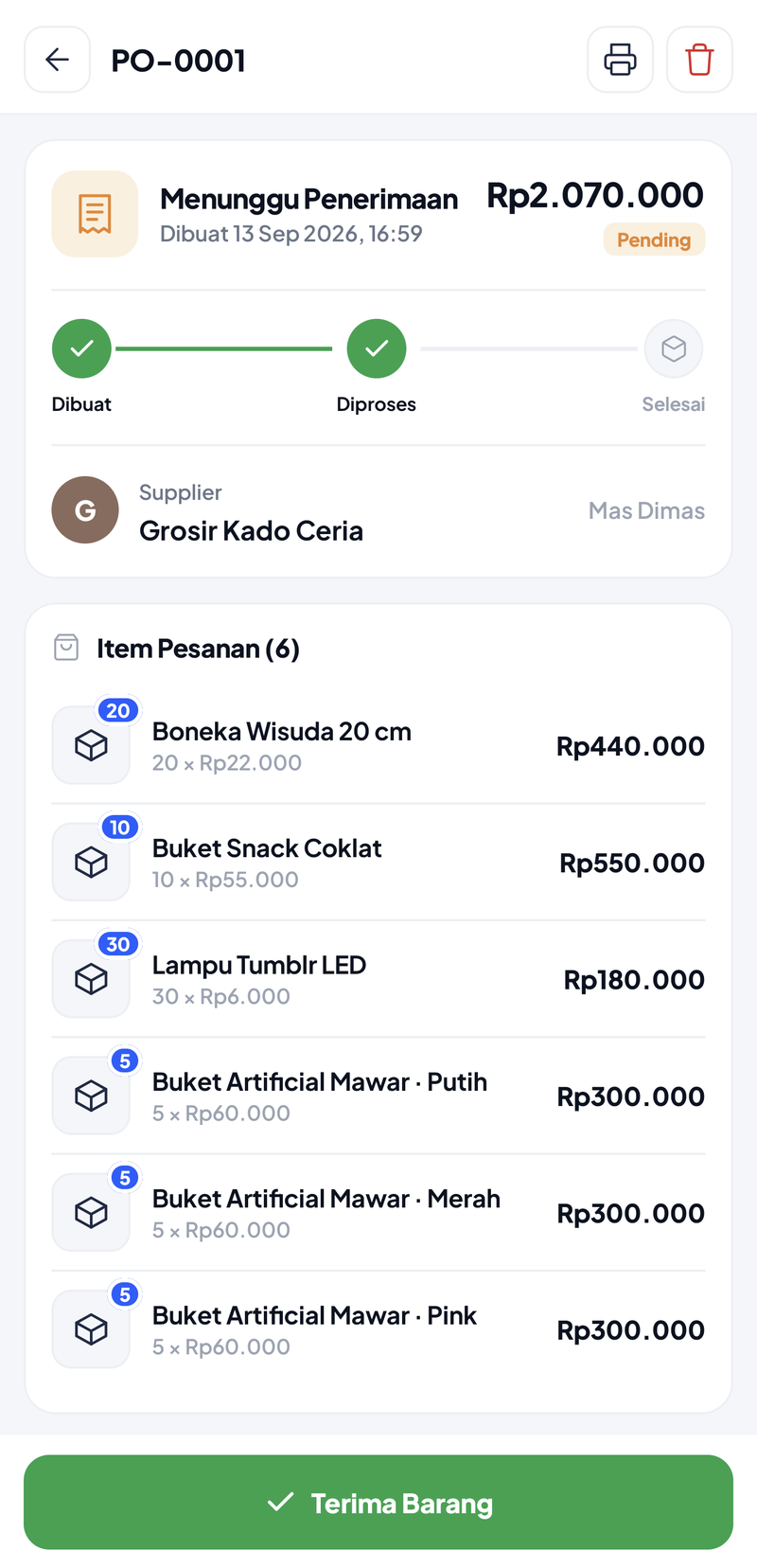 Detail PO-0001: status Menunggu Penerimaan, garis waktu Dibuat–Diproses–Selesai, supplier Grosir Kado Ceria, 6 item pesanan, dan tombol Terima Barang