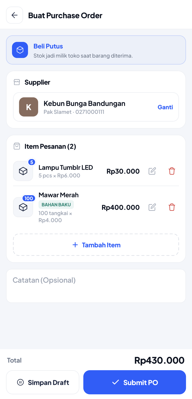 Form Buat Purchase Order Beli Putus ke Kebun Bunga Bandungan dengan 2 item: Lampu Tumblr LED 5 pcs × Rp6.000 = Rp30.000 dan Mawar Merah berlabel BAHAN BAKU 100 tangkai × Rp4.000 = Rp400.000, Total Rp430.000, tombol Simpan Draft dan Submit PO