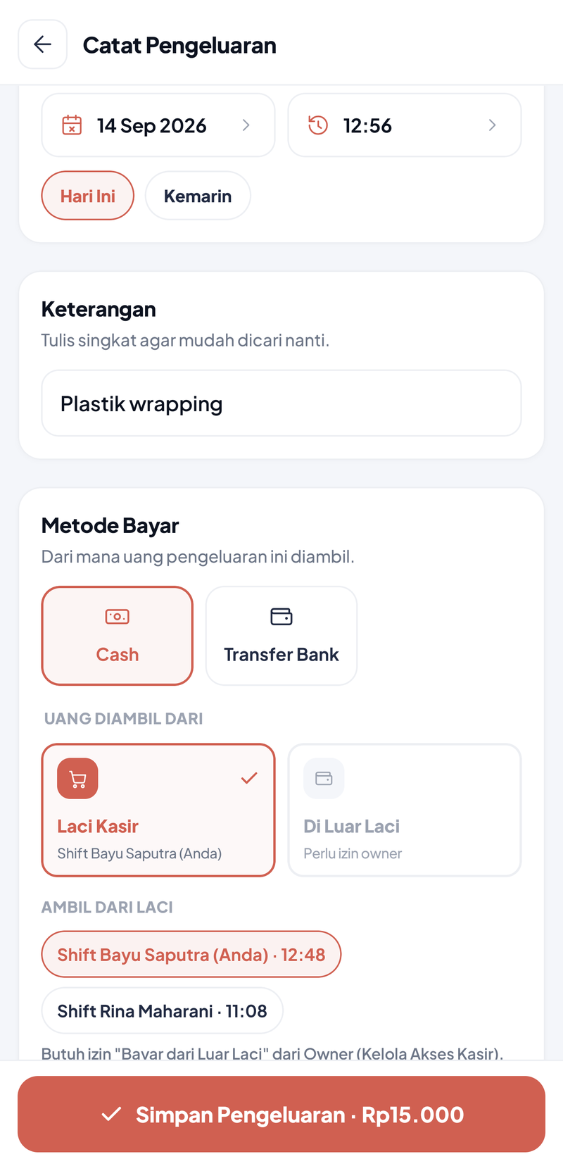 Catat Pengeluaran oleh kasir: keterangan Plastik wrapping, Metode Bayar Cash, Uang Diambil Dari Laci Kasir shift Bayu Saputra (Anda) terpilih, Di Luar Laci terkunci dengan tulisan Perlu izin owner, tombol Simpan Pengeluaran · Rp15.000