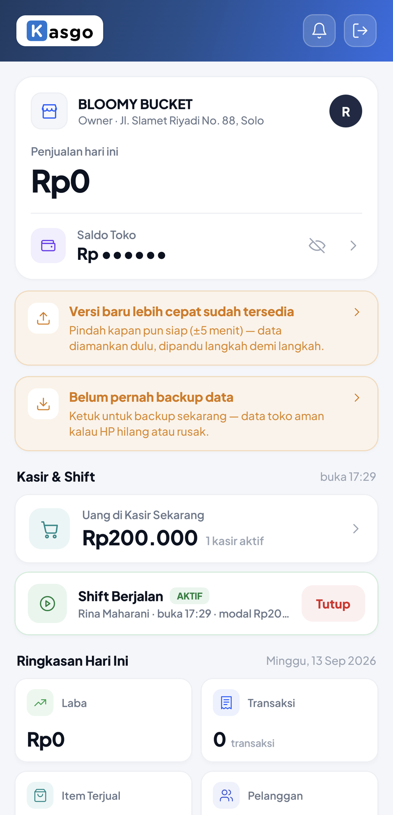 Beranda setelah shift dibuka: kartu Uang di Kasir Sekarang Rp200.000 dengan 1 kasir aktif, dan kartu Shift Berjalan berlabel AKTIF: Rina Maharani, buka 17:29, modal Rp200.000, dengan tombol Tutup