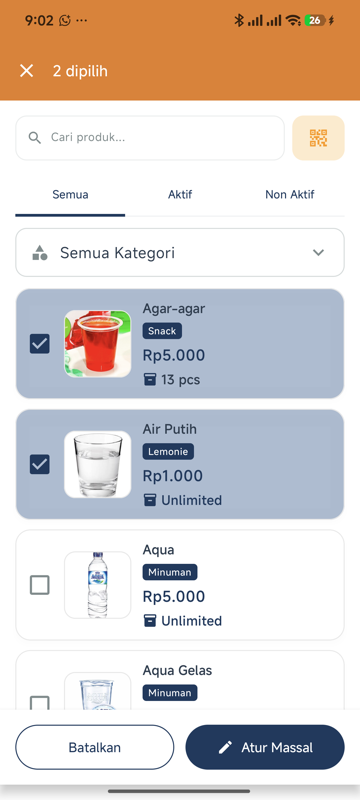 Daftar Produk dalam mode pilih — judul 2 dipilih, kotak centang di kiri tiap produk, tombol Batalkan dan Atur Massal di bawah